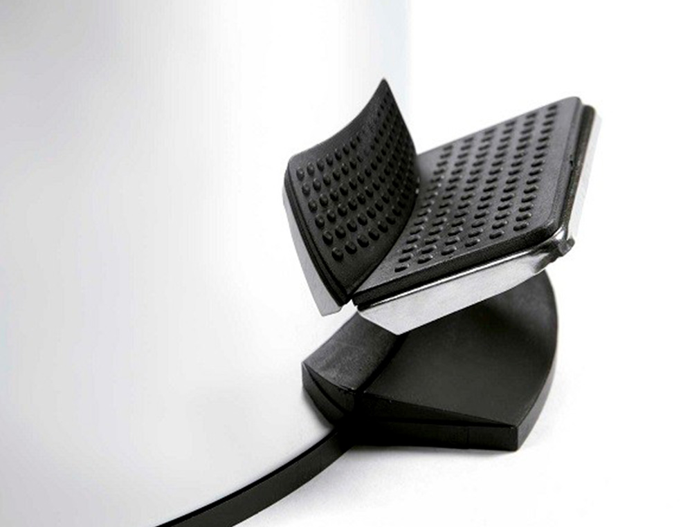 Cesto de papeis q-connect com pedal cromado 21 x 32 cm capacidade 6 litros ( Imagem 5 de 9 ) - Preview