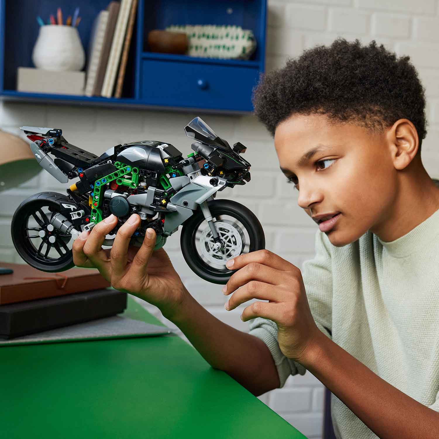 Lego Technic Mota Kawasaki Ninja H2R 42170 ( Imagem 4 de 4 ) - Preview