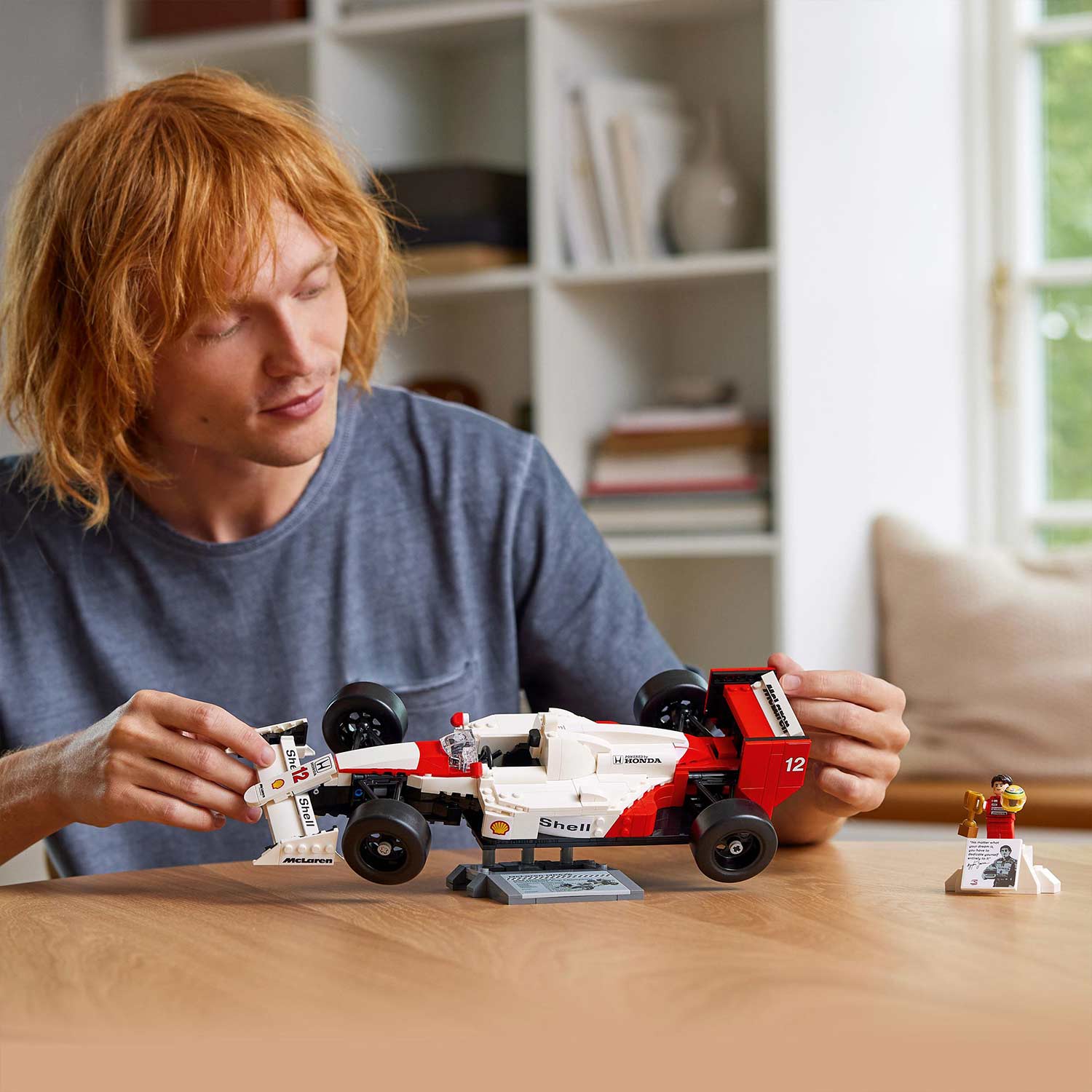 Lego 10330 - Icons: McLaren MP4/4 e Ayrton Senna ( Imagem 4 de 4 ) - Preview