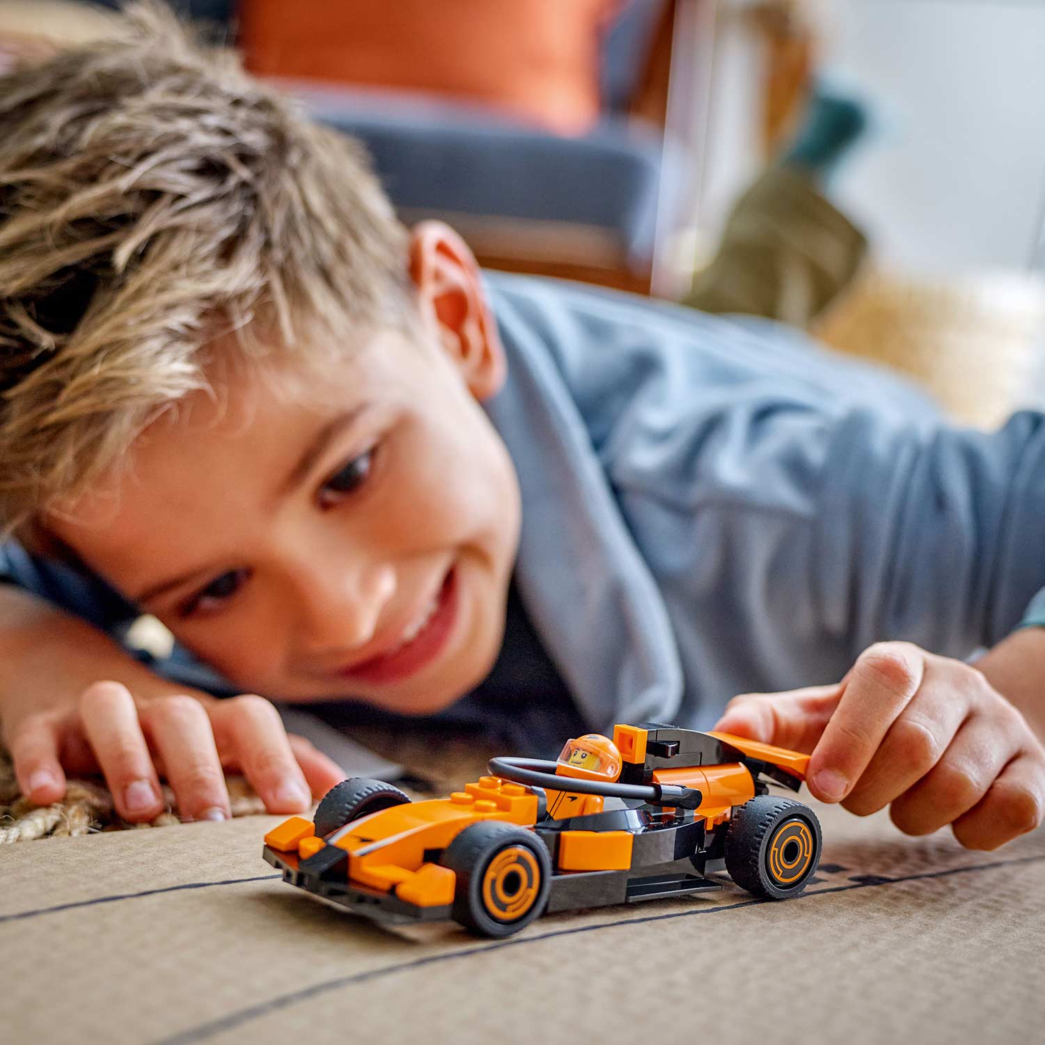 Lego City Piloto De F1 Com Carro De Corrida Mclaren 60442 ( Imagem 4 de 4 ) - Preview