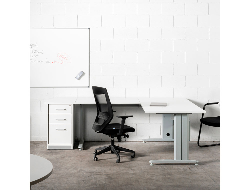 Quadro branco rocada aco vitrificado magnetico moldura aluminio e cantos pvc 60x45 cm inclui bandeja para marcador ( Imagem 3 de 5 ) - Preview