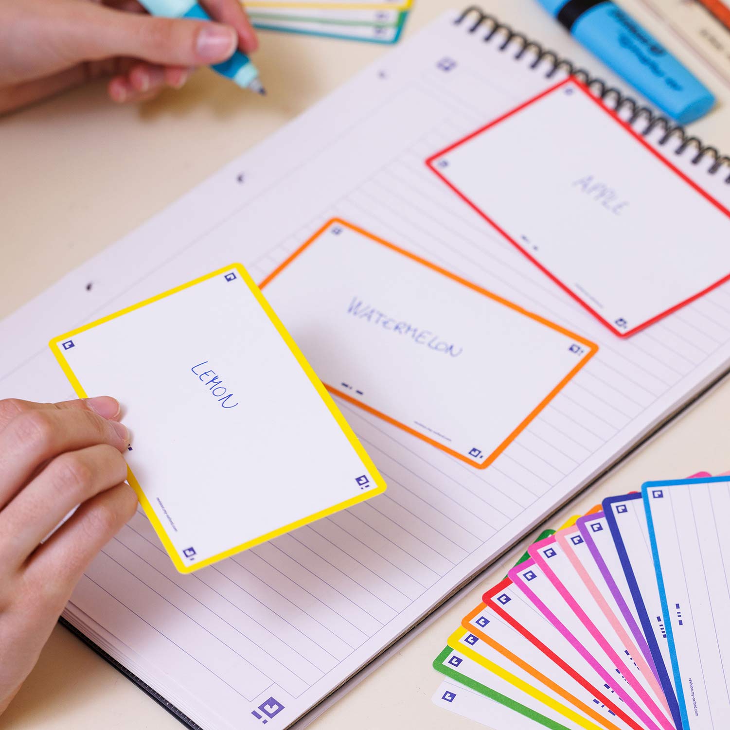 Flashcard 2.0 A7 Pautado Oxford Vermelho (30 Un) 400198773 ( Imagem 3 de 4 ) - Preview