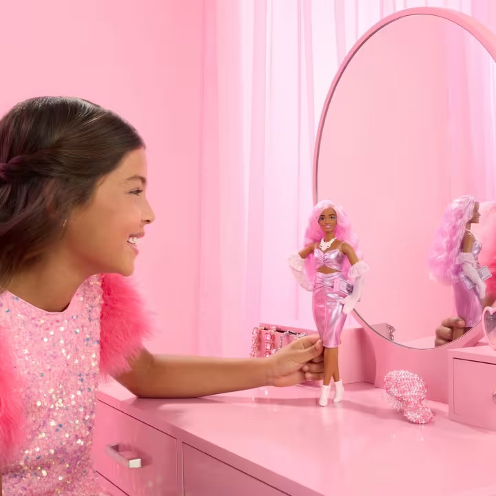 Barbie Deluxe Style Com Cabelo Rosa Mattel Hyv24/Hyv25 ( Imagem 2 de 4 ) - Preview