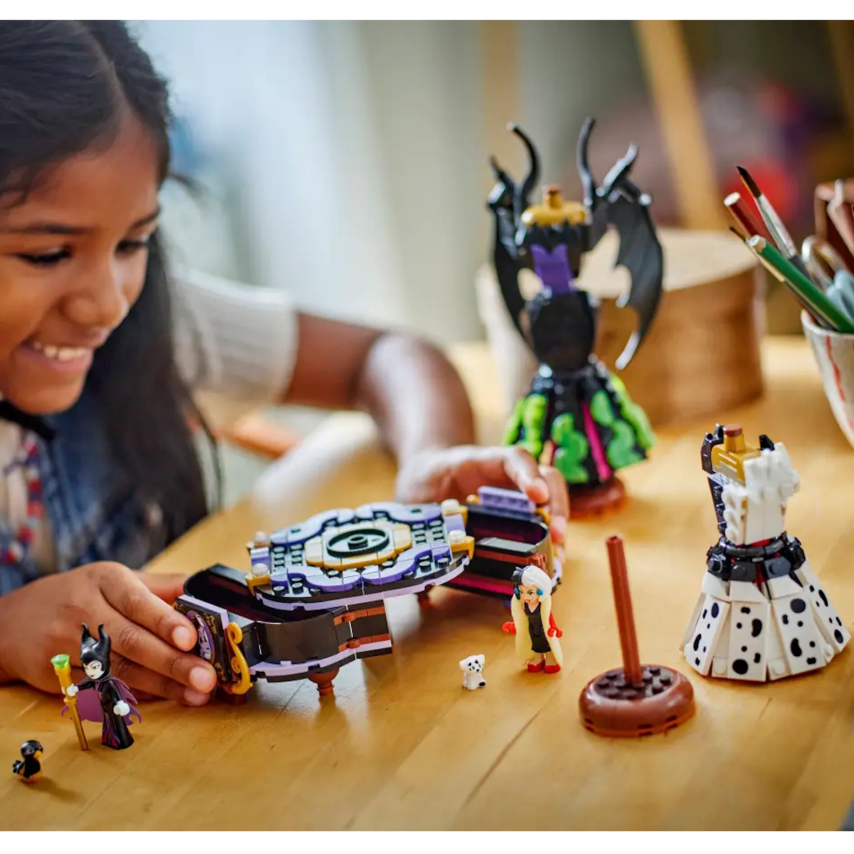 LEGO® Disney™ - Vestidos da Maléfica e da Cruella De Vil - 43262 ( Imagem 4 de 5 ) - Preview