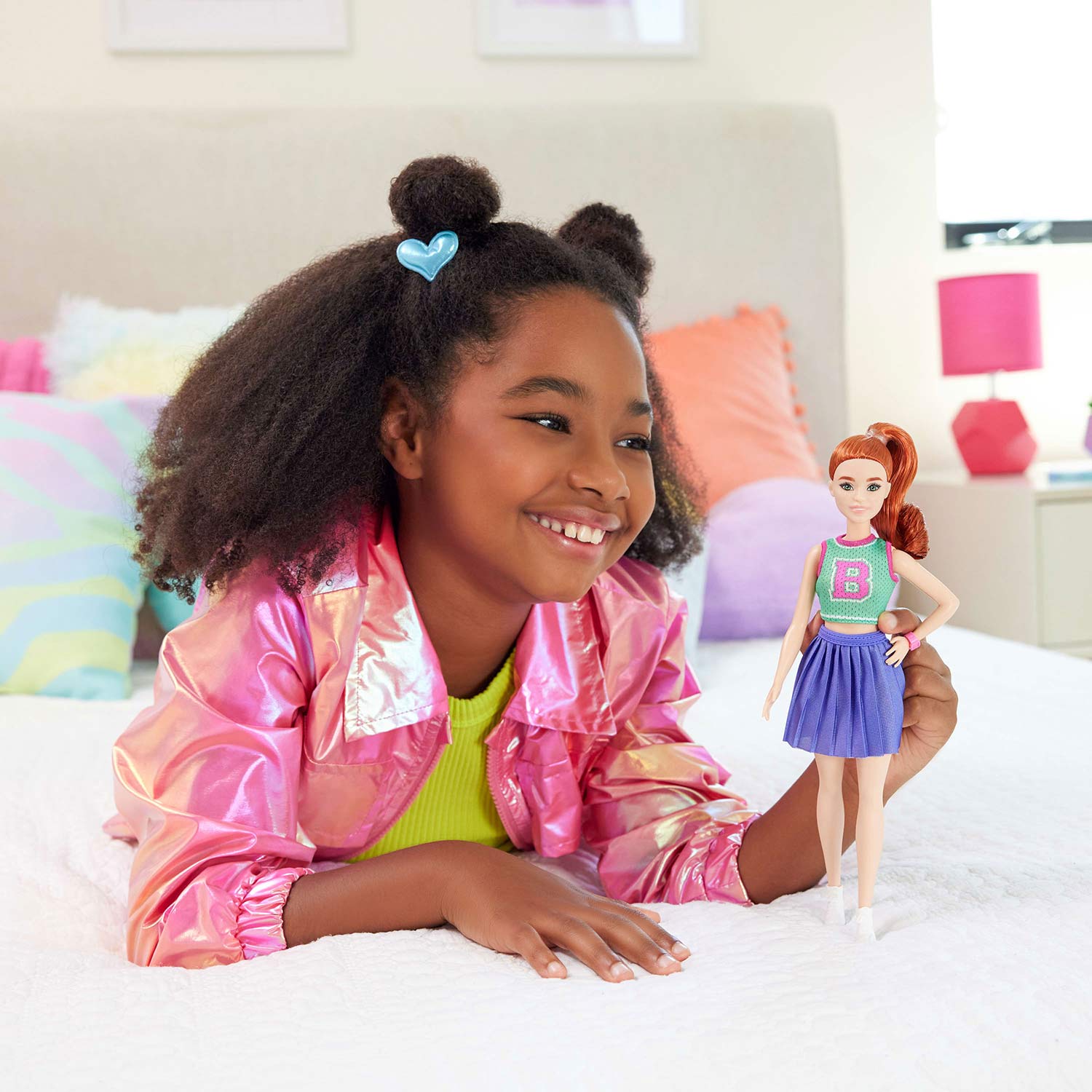 Barbie Fashionista Ruiva Com Saia Roxa E Top Verde Mattel Fbr37/Hyt90 ( Imagem 2 de 4 ) - Preview