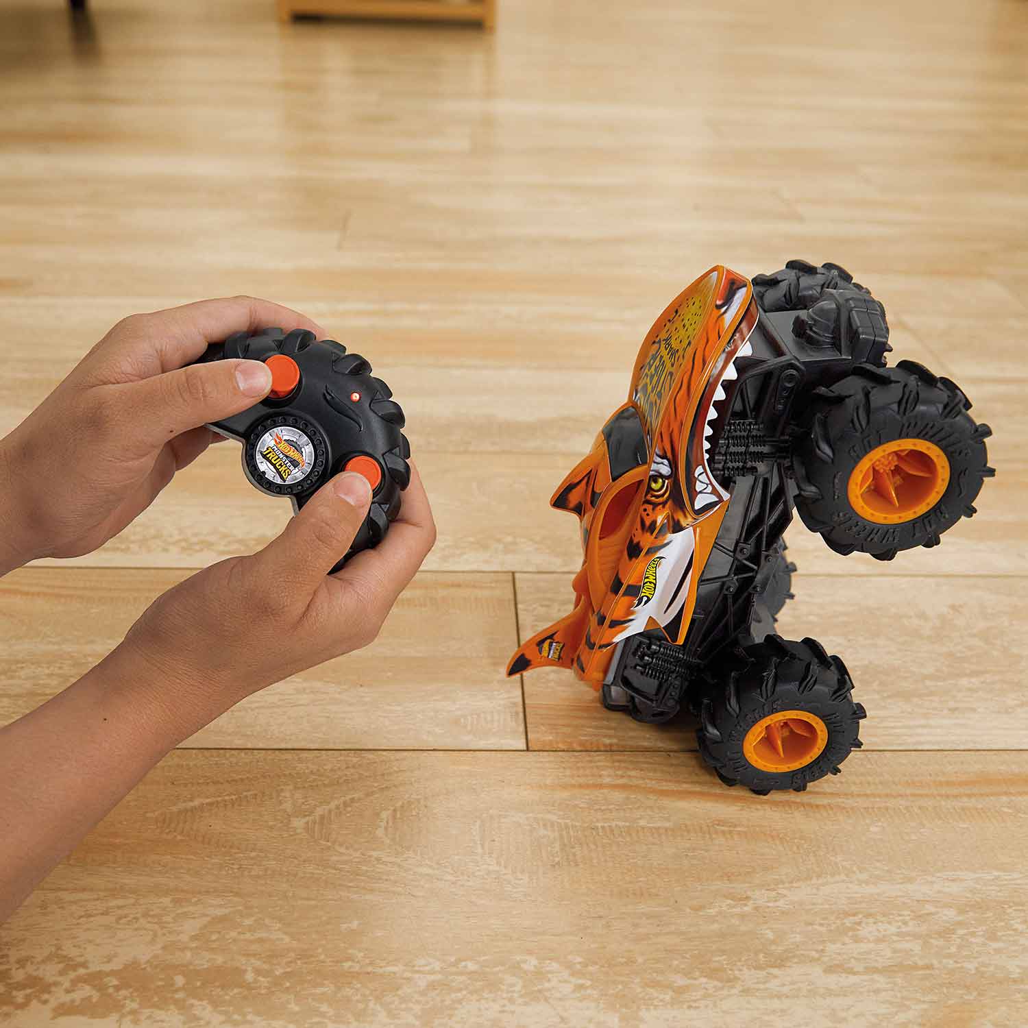 Hot Wheels Monster Trucks Tiger Shark Telecomandado 1:24 Mattel Hnv03 ( Imagem 3 de 3 ) - Preview