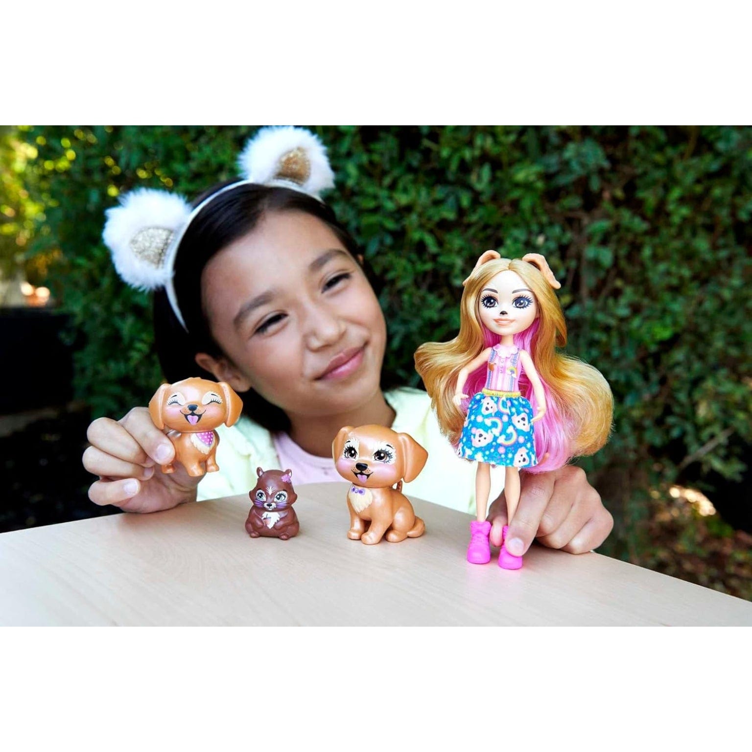 Enchantimals City - Tails Gerika e Família de Golden Retriever ( Imagem 4 de 4 ) - Preview