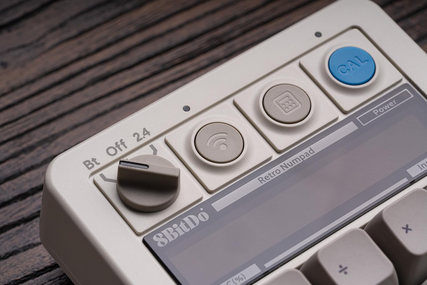 Teclado Numérico 8BitDo Retro 18 Mechanical Numpad Supports Calculator Mode Bluetooth/2.4G ( Imagem 4 de 4 ) - Preview