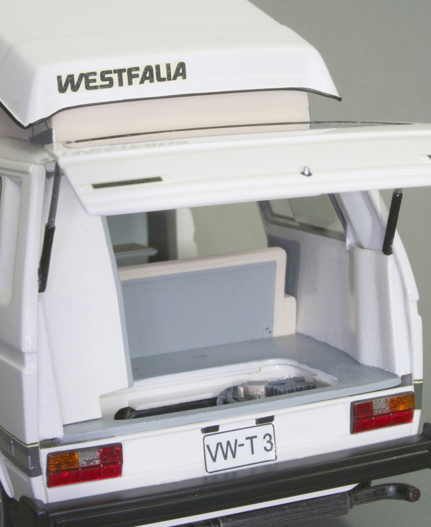 Revell VW T3 Westfalia Joker Model Kit, 1:25 Scale ( Imagem 2 de 3 ) - Preview