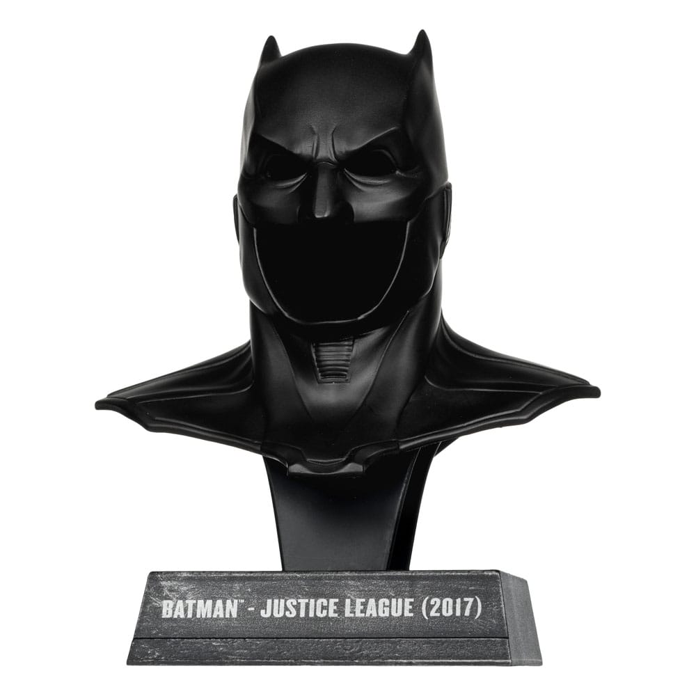 Réplica Miniatura Batman DC Direct 1/3 Batman Cowl Justice League Tactical Suit ( Imagem 2 de 4 ) - Preview