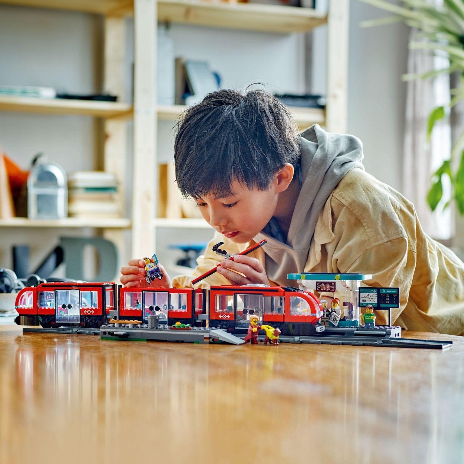 LEGO® City - Elétrico e Estação na Baixa - 60423 ( Imagem 4 de 8 ) - Preview
