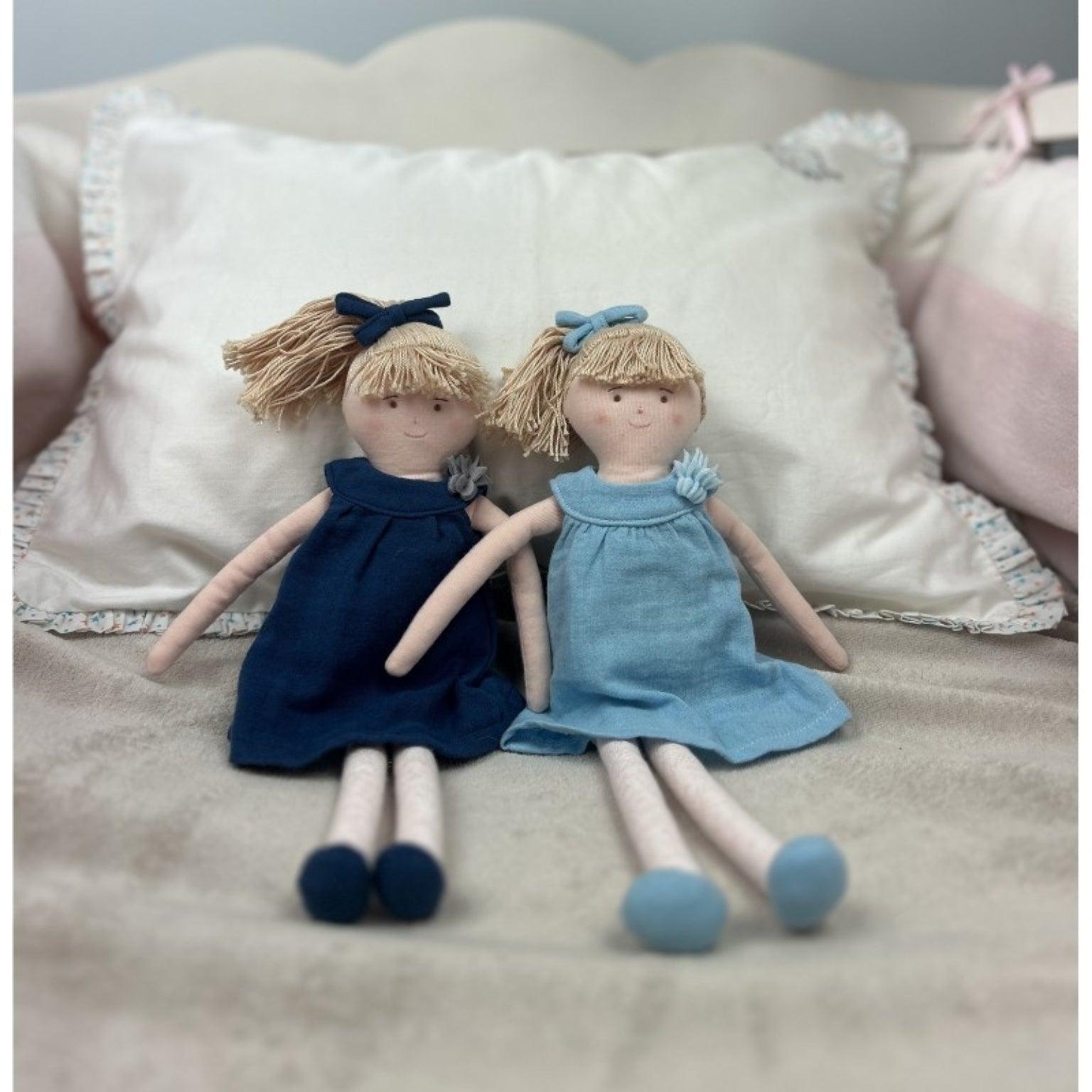 Boneca com Vestido Azul ( Imagem 3 de 4 ) - Preview