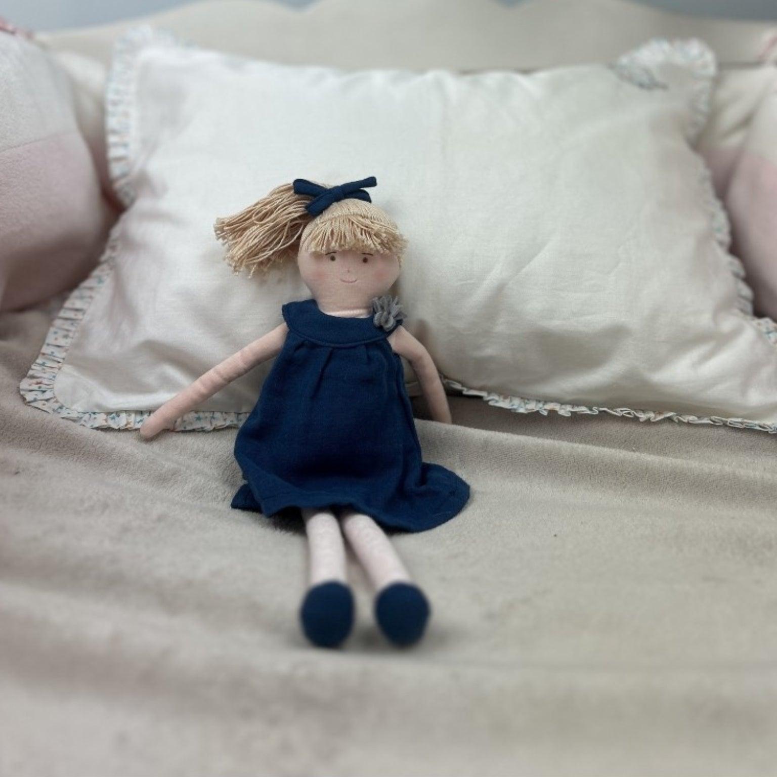 Boneca com Vestido Azul ( Imagem 4 de 4 ) - Preview