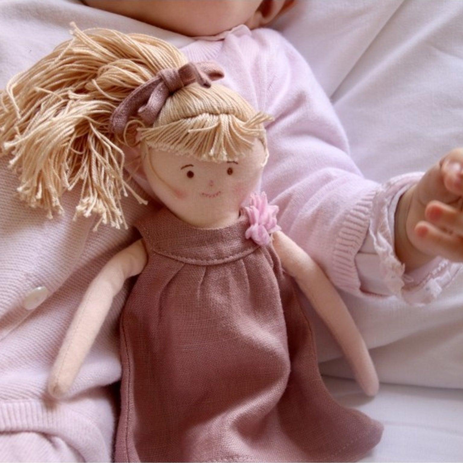 Boneca de pano com Vestido rosa velho ( Imagem 3 de 4 ) - Preview