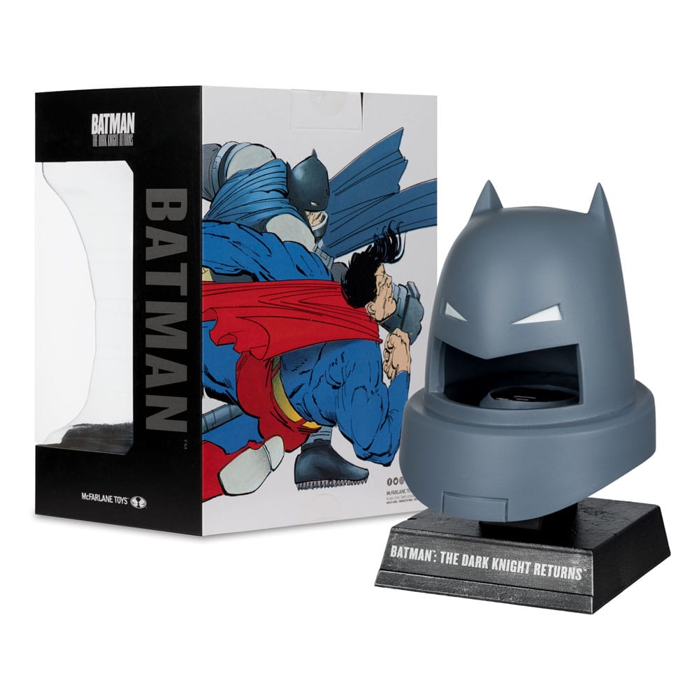 Batman DC Direct Mini Replica 1/3 Armoured Batman Cowl Dark Knight Returns ( Imagem 3 de 3 ) - Preview