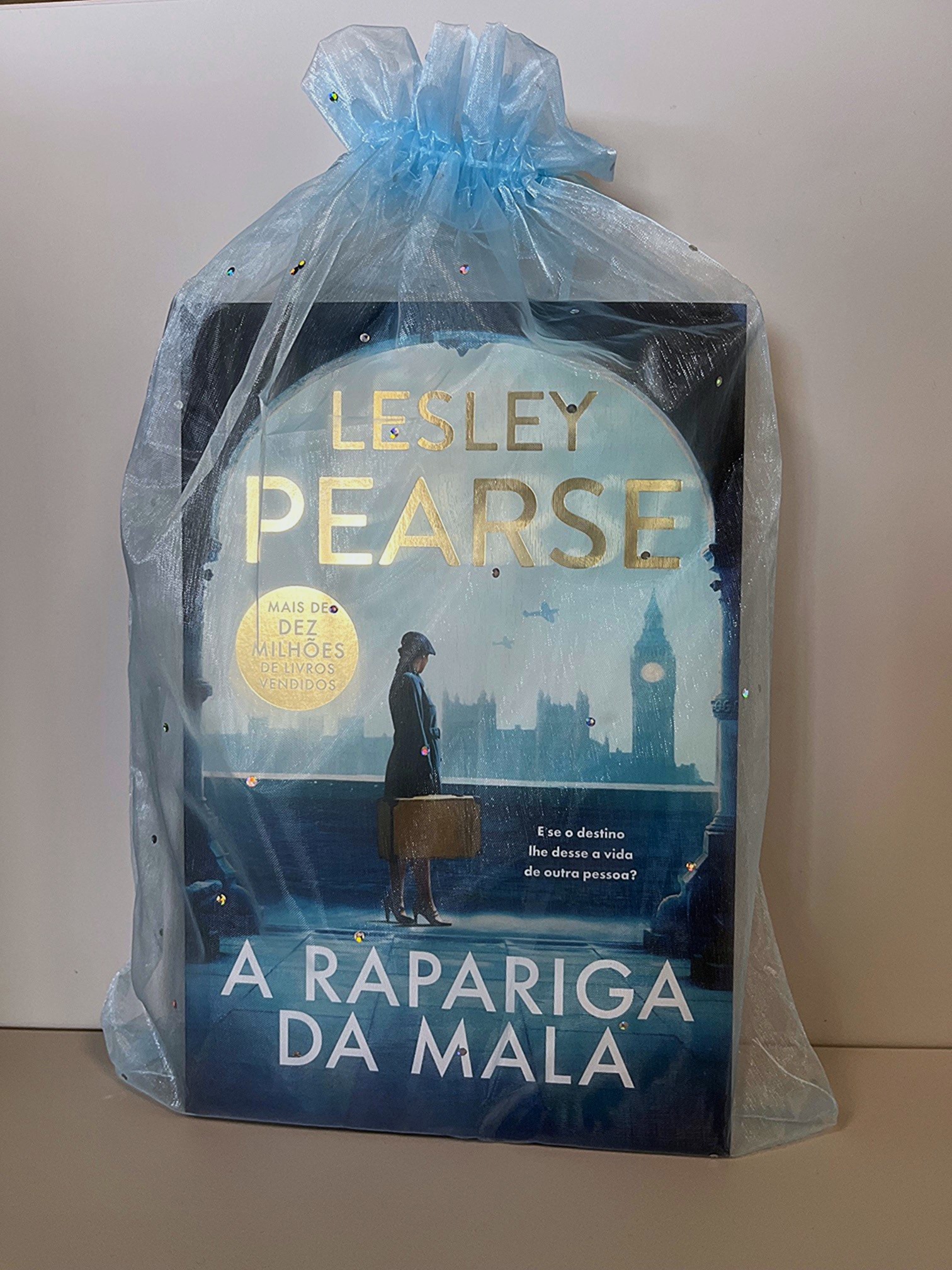 A Rapariga da Mala ( Imagem 2 de 2 ) - Preview