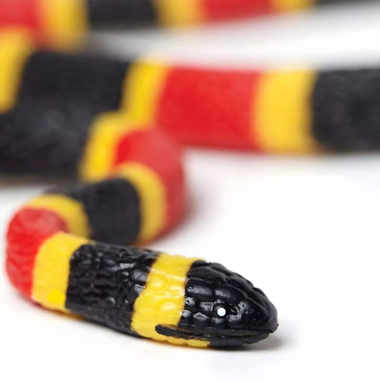 Figura de borracha - Cria de cobra coral ( Imagem 2 de 4 ) - Preview