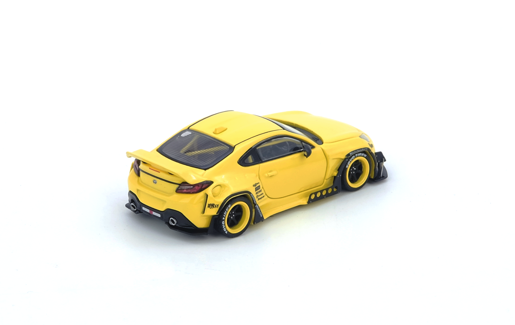 INNO64 Toyota GR86 Pandem Yellow (Acrylic case) 1:64 ( Imagem 2 de 3 ) - Preview