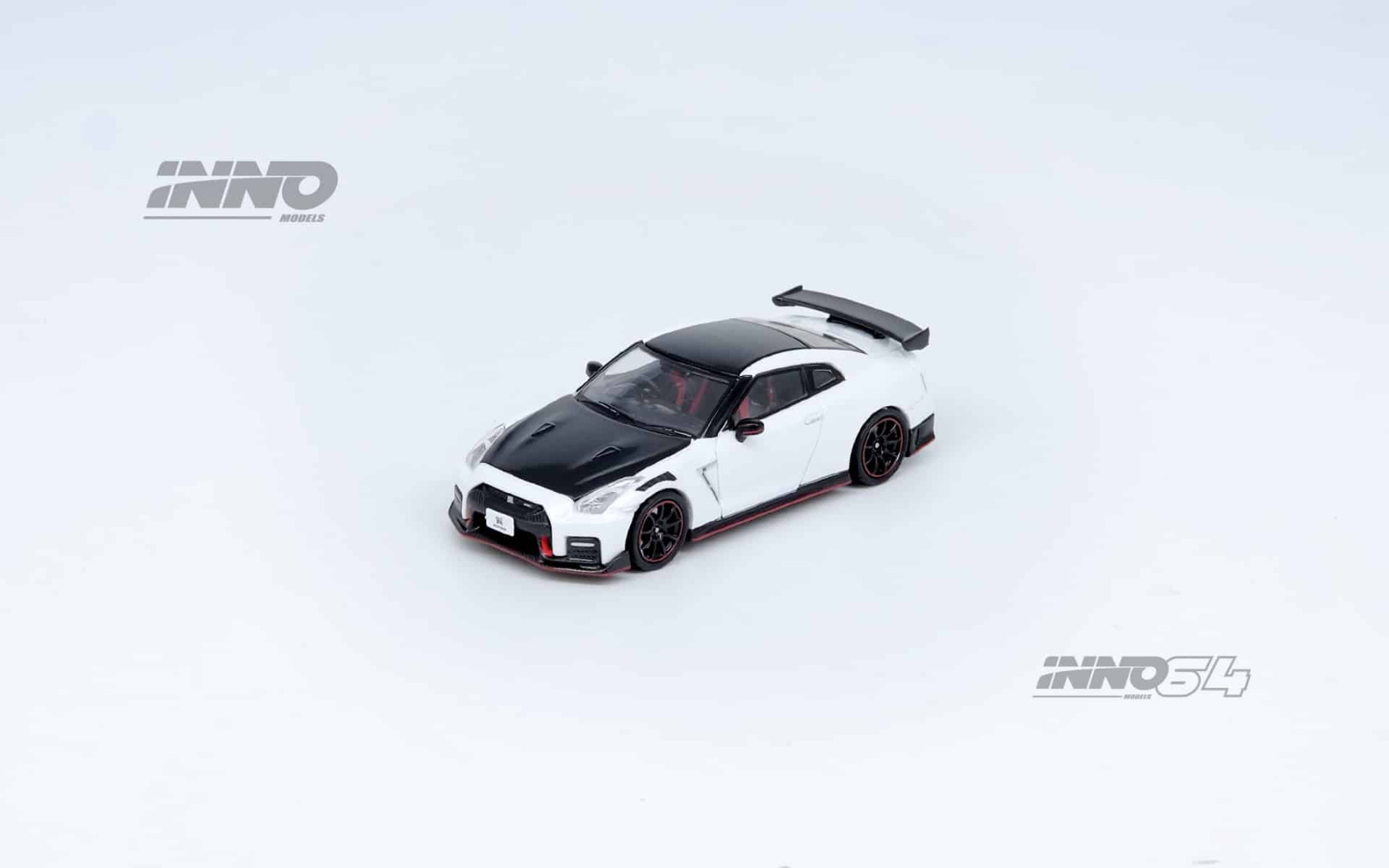 INNO64 Nissan GT-R R35 Nismo White (Caixa em acrilico) 1:64 ( Imagem 2 de 2 ) - Preview