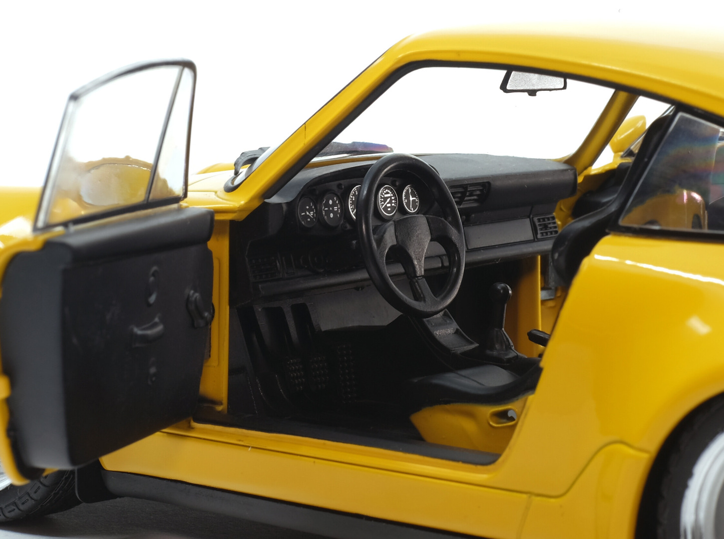 Solido Porsche 911 (964) 3.8 RS Yellow 1990 1/18 ( Imagem 3 de 4 ) - Preview