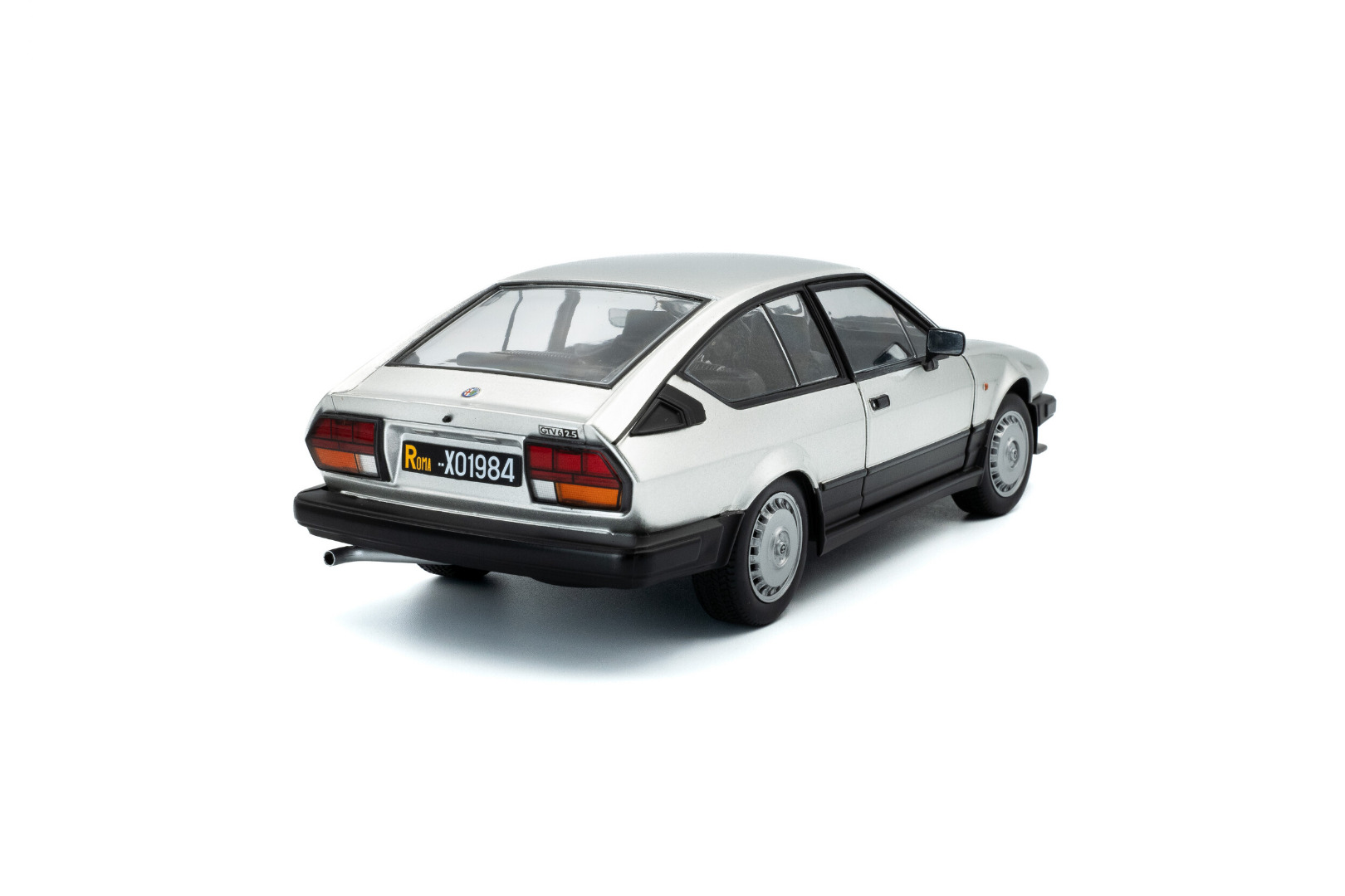 Solid Alfa Romeo GTV6 1984 1/18 ( Imagem 4 de 4 ) - Preview
