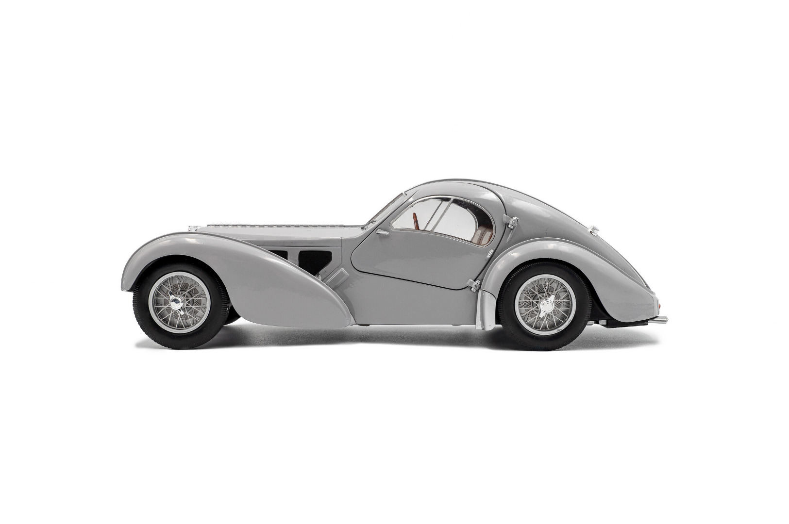 Solid Bugatti Type 57 SC Atlantic 1937 Matt Silver 1/18 ( Imagem 2 de 4 ) - Preview