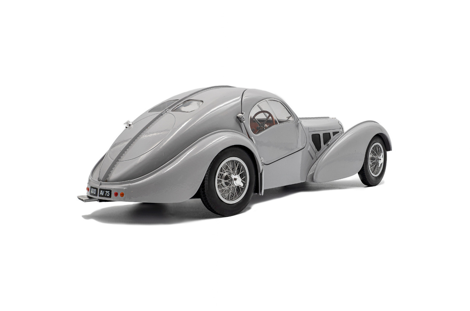 Solid Bugatti Type 57 SC Atlantic 1937 Matt Silver 1/18 ( Imagem 3 de 4 ) - Preview