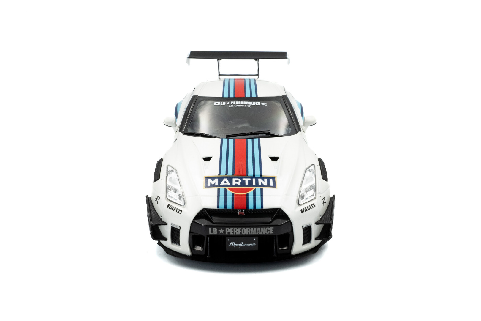 Solido Nissan GT-R (R35) With LBWK Body Kit Type 2.0 2024 1/18 ( Imagem 4 de 4 ) - Preview