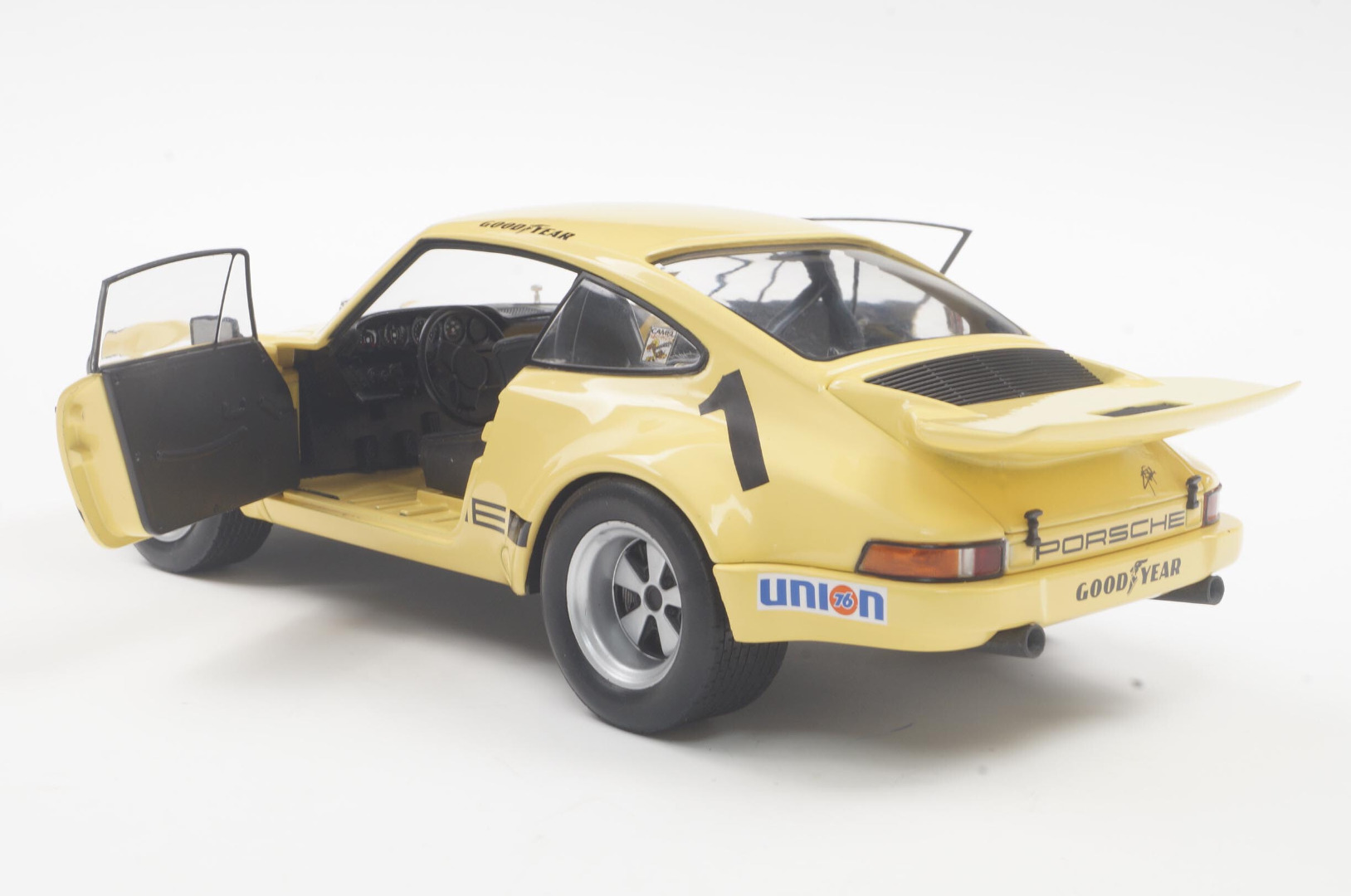 Solido Porsche 911 Iroc 1974 #1 Fittipaldi Yellow 1/18 ( Imagem 4 de 4 ) - Preview
