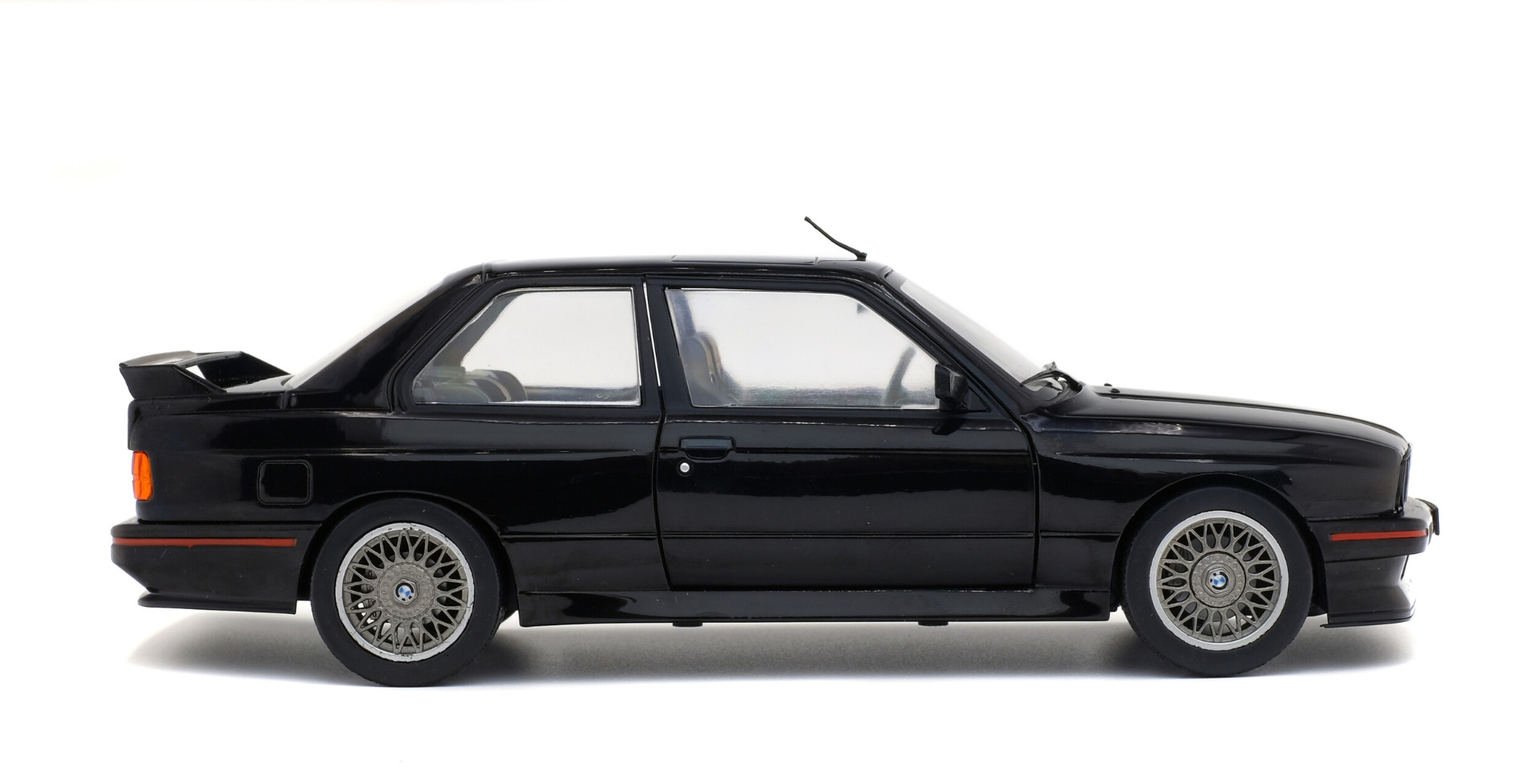 Solid 1990 BMW E30 Sport EVO Black 1/18 ( Imagem 3 de 4 ) - Preview