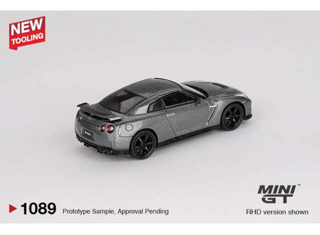 Mini GT 2013 Nissan GT-R NISMO R35 CRS Dark Metal Gray Version 1:64 ( Imagem 3 de 3 ) - Preview